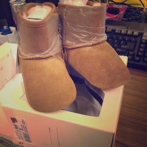 Baby uggs size 4/5- M Jesse bow 🎀